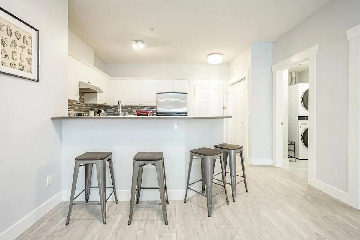 Lägenhet Cozy Condo W Parking Wifi Coffee 5Min2Stampede YYC Kanada