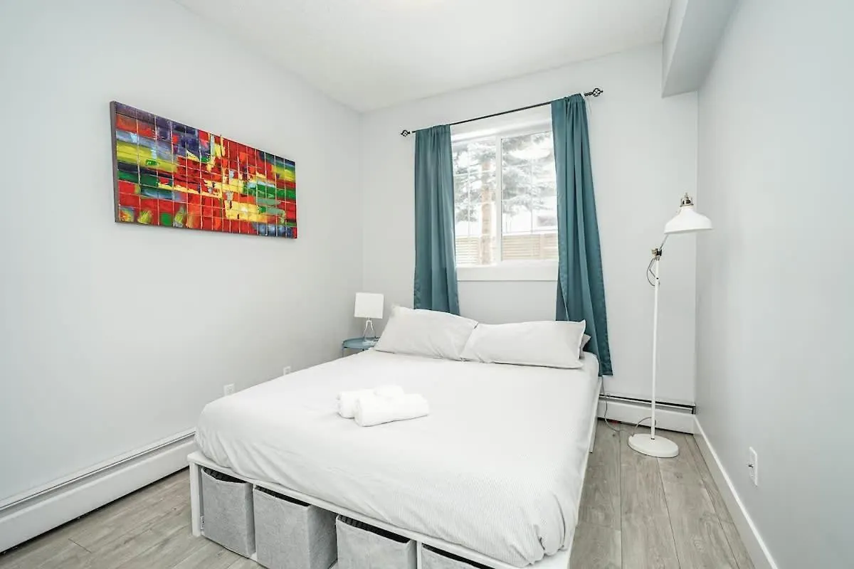 Cozy Condo W Parking Wifi Coffee 5Min2Stampede YYC 0*,  Kanada