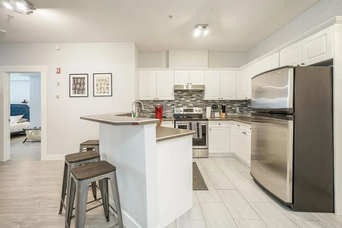 Cozy Condo W Parking Wifi Coffee 5Min2Stampede Calgary Apartment