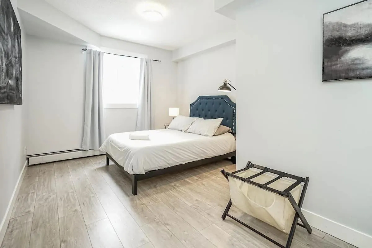 Cozy Condo W Parking Wifi Coffee 5Min2Stampede YYC كندا